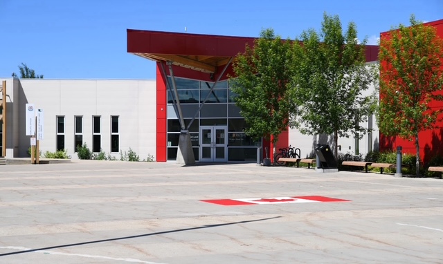 Exterior shot of the Rotary Club of Slave Lake Public Library building